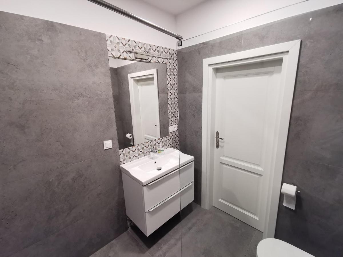 Nowe Apartamenty Zamkowa Vis A Vis Wawelu คราคูฟ ภายนอก รูปภาพ